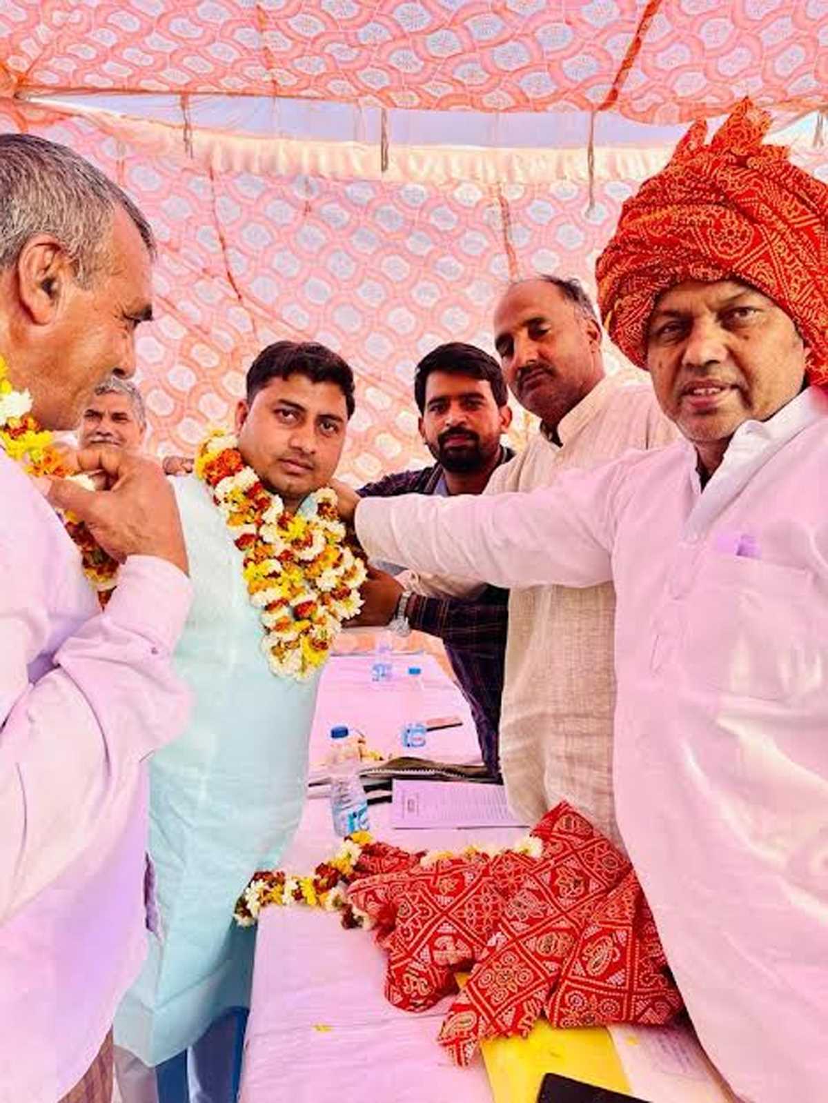 बीजेपी कार्यकर्ताओं ने संगोष्ठी आयोजित की